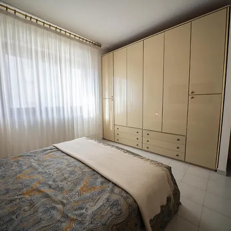 Апартаменты Leone Мартина-Франка