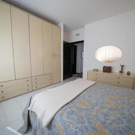 Leone Apartment *