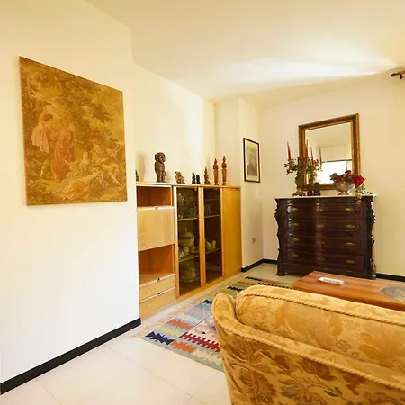 Апартаменты Leone Мартина-Франка